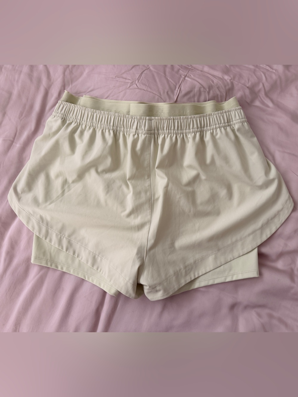Vuori Luna Shorts 2โ - Color Lemongrass - Sz Large - Picture 9 of 10